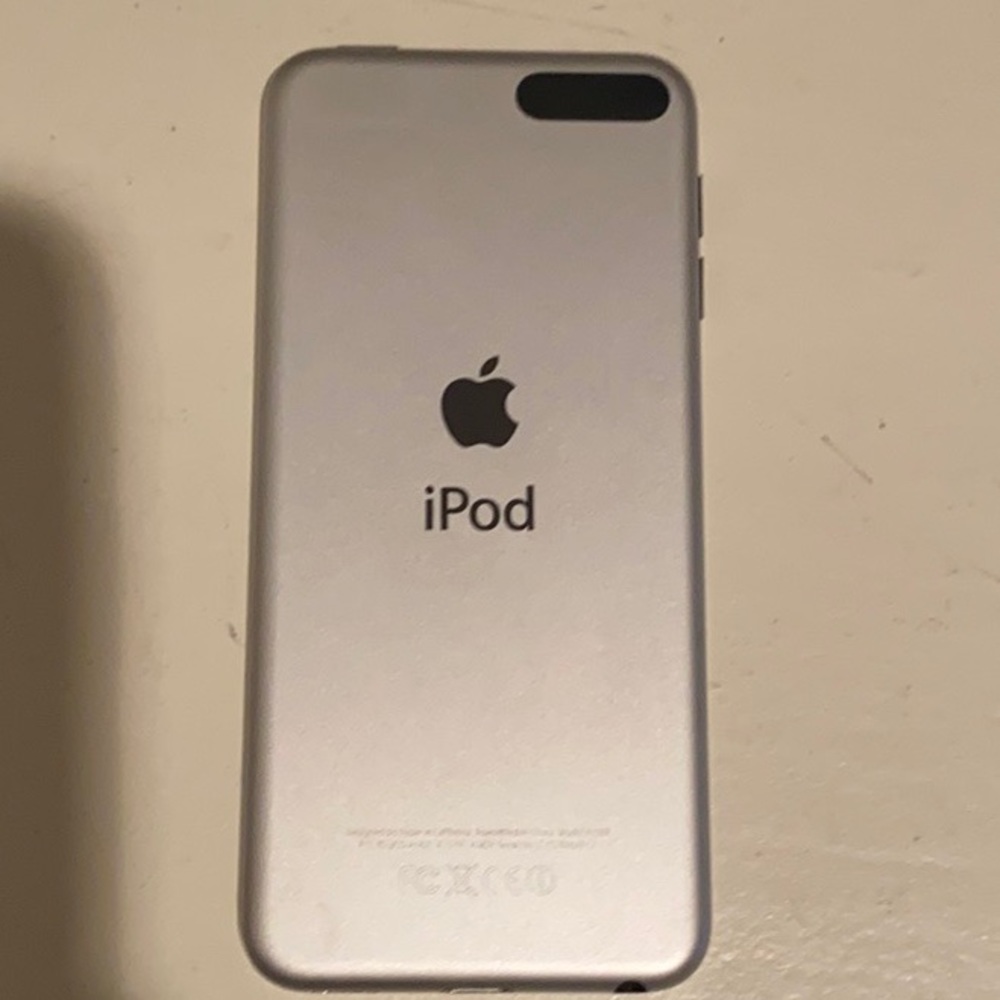 Vintage Apple iPod Touch Model A1509 with case - Picture 2 of 3